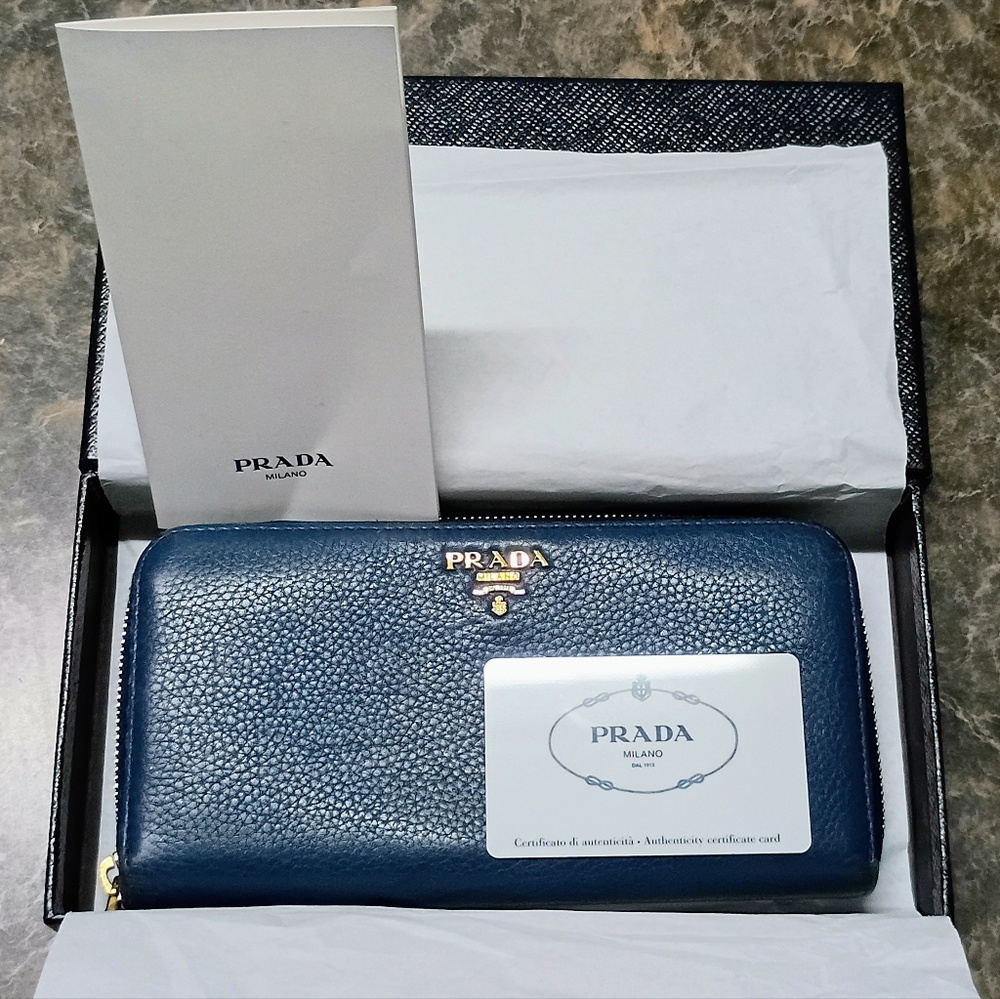 PRADA Saffiano Blue Leather Zip Around Wallet. With Box & AUTHENTICITY Card! - Picture 10 of 11